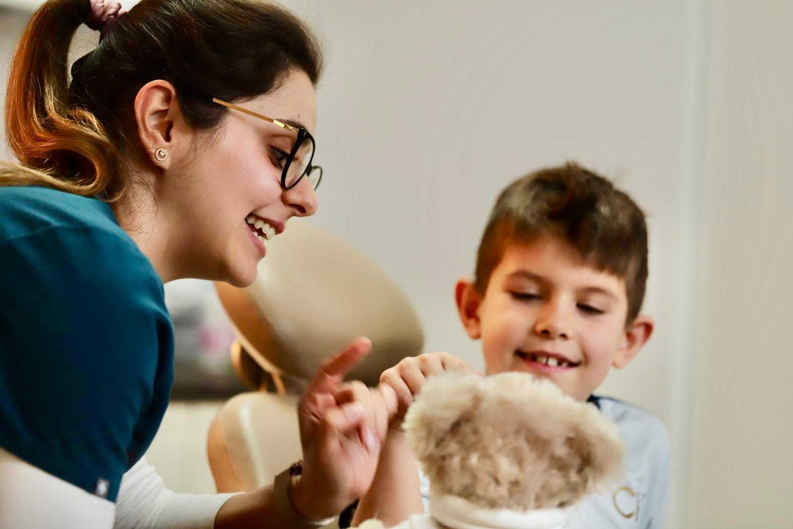 تنظيف الأسنان المصغر في برينزيدنت كيدز